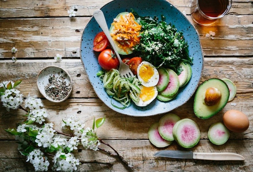 Alimentos integrais e vegetais são importantes fontes de cromo na alimentação.
