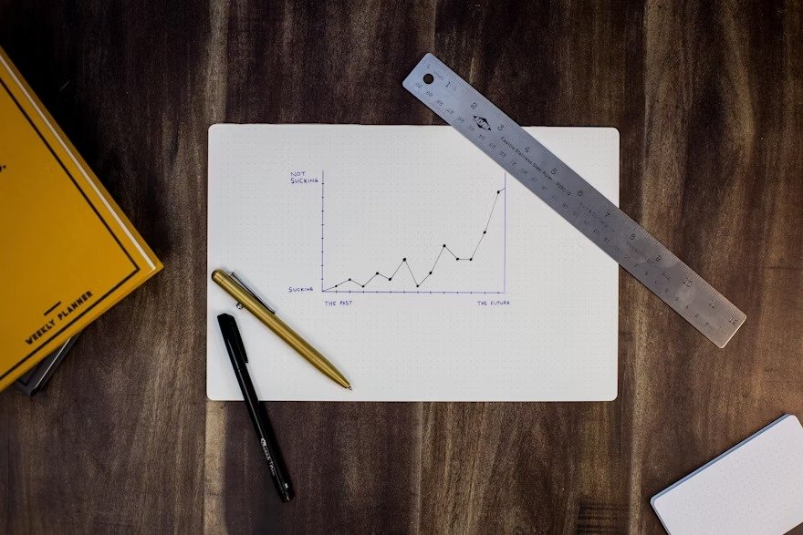 A estabilização dos níveis glicêmicos é fundamental para a saúde metabólica e bem-estar geral.
